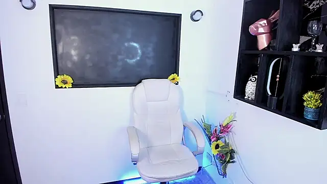 Snapshot of xenia_golden chatting on 03/04/26, 09:43 xenia golden online show from 03/04/26, 09:43