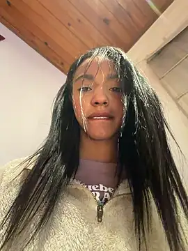 Snapshot of xenia_golden chatting on 03/21/26, 08:19 xenia golden online show from 03/21/26, 08:19