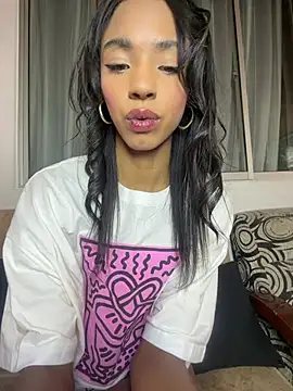 Snapshot of xenia_golden chatting on 03/27/26, 04:51 xenia golden online show from 03/27/26, 04:51