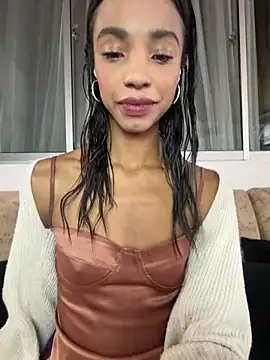 Snapshot of xenia_golden chatting on 04/13/26, 06:57 xenia golden online show from 04/13/26, 06:57