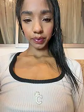 Snapshot of xenia_golden chatting on 04/15/26, 10:33 xenia golden online show from 04/15/26, 10:33