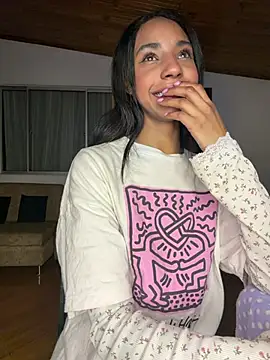 Snapshot of xenia_golden chatting on 07/23/26, 02:20 xenia golden online show from 07/23/26, 02:20