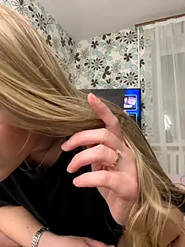 Snapshot of adel_secret chatting on 11/19/25, 08:31 adel secret online show from 11/19/25, 08:31