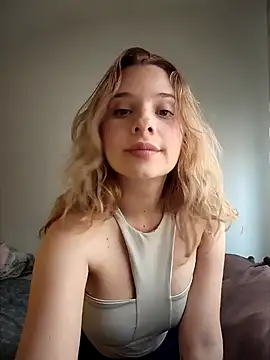 Snapshot of Sophy_Bunny chatting on 12/04/24, 07:23 Sophy Bunny online show from 12/04/24, 07:23