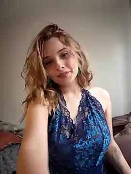 Snapshot of Sophy_Bunny chatting on 12/06/24, 07:23 Sophy Bunny online show from 12/06/24, 07:23