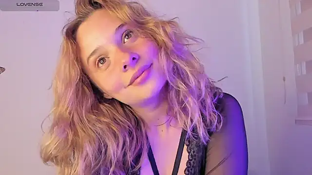 Snapshot of Sophy_Bunny chatting on 12/20/24, 08:12 Sophy Bunny online show from 12/20/24, 08:12