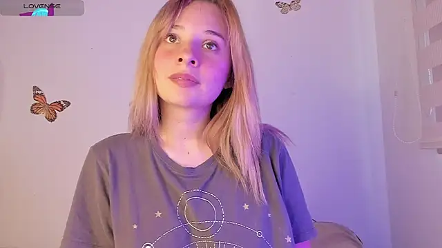 Snapshot of Sophy_Bunny chatting on 12/26/24, 09:04 Sophy Bunny online show from 12/26/24, 09:04