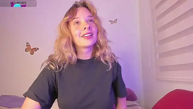 Snapshot of Sophy_Bunny chatting on 01/09/25, 09:58 Sophy Bunny online show from 01/09/25, 09:58