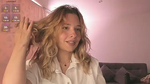 Snapshot of Sophy_Bunny chatting on 01/22/25, 05:49 Sophy Bunny online show from 01/22/25, 05:49