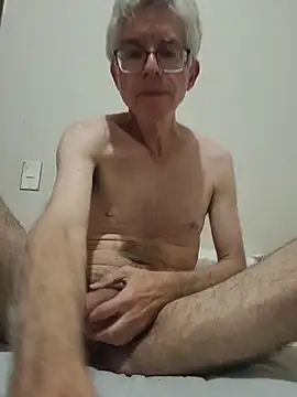 Snapshot of salinasrodolf chatting on 04/19/26, 03:28 salinasrodolf online show from 04/19/26, 03:28