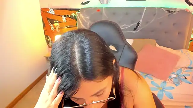 Latin Rachell3 online show from 10/18/25, 10:43