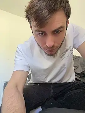 Julian128 online show from 04/18/26, 08:51