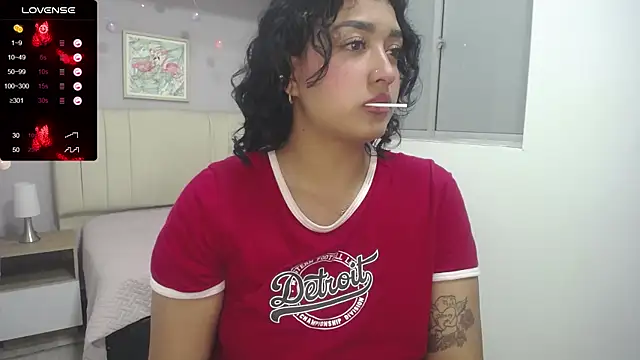 Snapshot of ema_saenz chatting on 12/04/24, 10:30 ema saenz online show from 12/04/24, 10:30