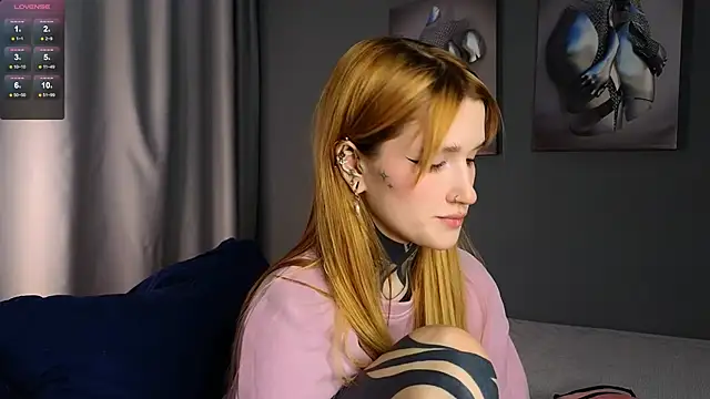 SophieInkk online show from 02/13/25, 08:13