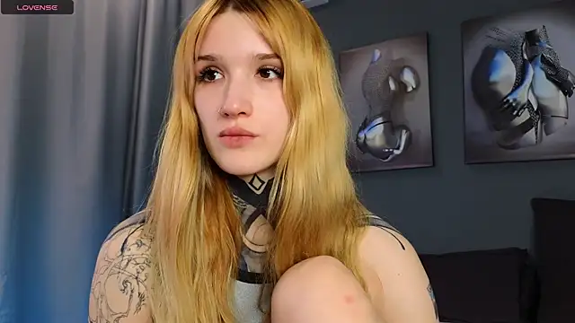 SophieInkk online show from 03/03/25, 09:05