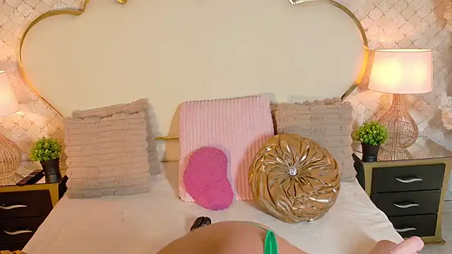 Snapshot of MayraVegas chatting on 02/25/26, 02:05 MayraVegas online show from 02/25/26, 02:05