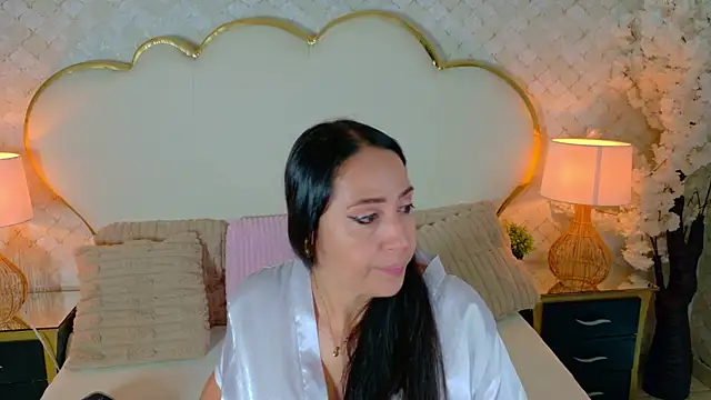 Snapshot of MayraVegas chatting on 07/25/26, 02:03 MayraVegas online show from 07/25/26, 02:03