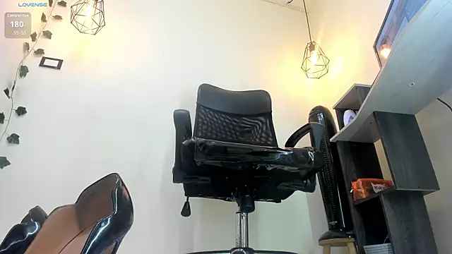 Snapshot of victoria_Christie chatting on 11/27/25, 10:17 victoria Christie online show from 11/27/25, 10:17