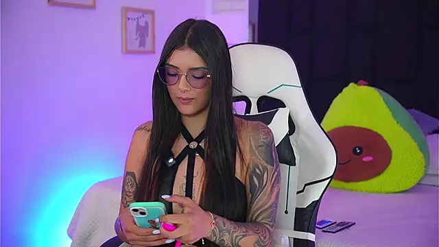 Snapshot of Marianamonroe_ chatting on 04/01/26, 07:00 Marianamonroe online show from 04/01/26, 07:00