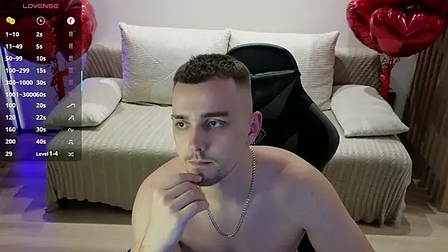 Snapshot of Larstar01 chatting on 10/28/25, 10:23 Larstar01 online show from 10/28/25, 10:23