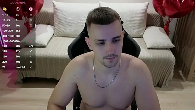 Snapshot of Larstar01 chatting on 10/29/25, 10:44 Larstar01 online show from 10/29/25, 10:44