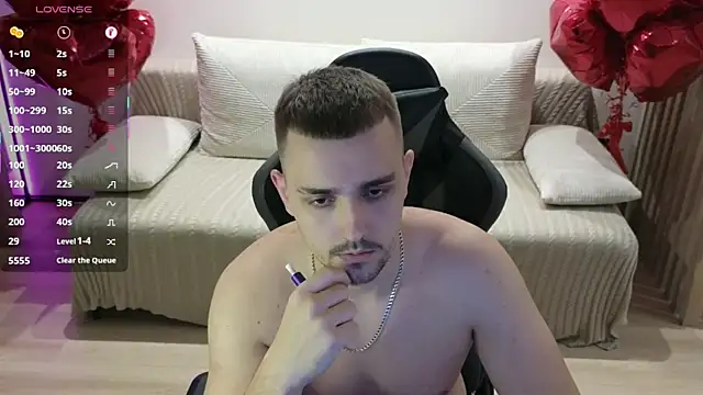 Snapshot of Larstar01 chatting on 11/06/25, 12:22 Larstar01 online show from 11/06/25, 12:22