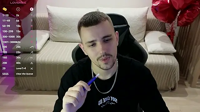 Snapshot of Larstar01 chatting on 11/18/25, 09:08 Larstar01 online show from 11/18/25, 09:08