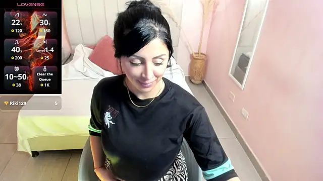 tiffani  love online show from 01/04/25, 06:51