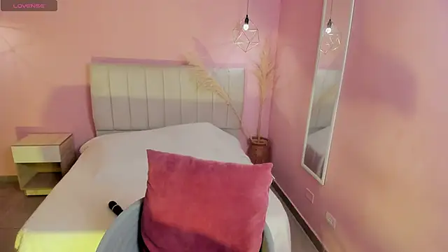 tiffani  love online show from 01/09/25, 12:30