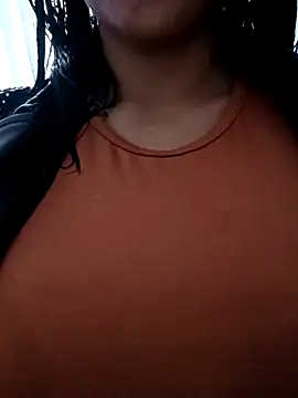 Snapshot of tiffani__love chatting on 03/08/26, 04:44 tiffani love online show from 03/08/26, 04:44