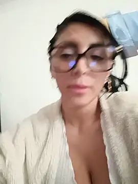 Snapshot of tiffani__love chatting on 06/27/26, 06:57 tiffani love online show from 06/27/26, 06:57