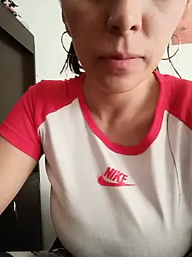 Snapshot of tiffani__love chatting on 07/10/26, 06:54 tiffani love online show from 07/10/26, 06:54