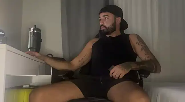 Snapshot of MiloCtc chatting on 02/12/25, 03:07 MiloCtc online show from 02/12/25, 03:07