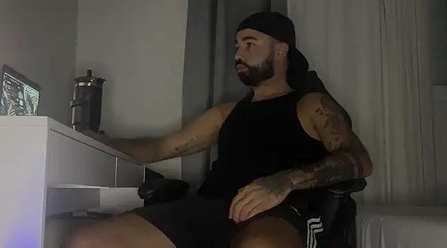 Snapshot of MiloCtc chatting on 02/18/25, 03:21 MiloCtc online show from 02/18/25, 03:21