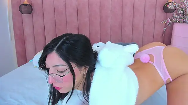 MarianaBranzz online show from 02/12/25, 12:55