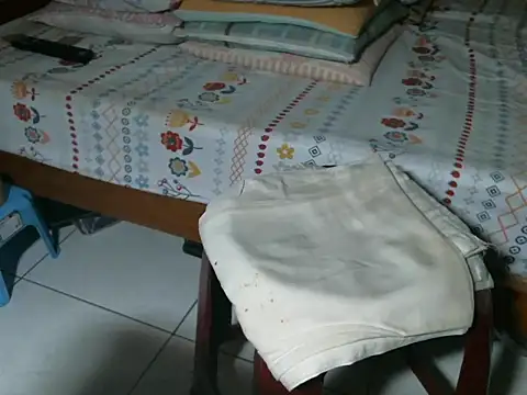 triangle0623 online show from 10/20/25, 10:49