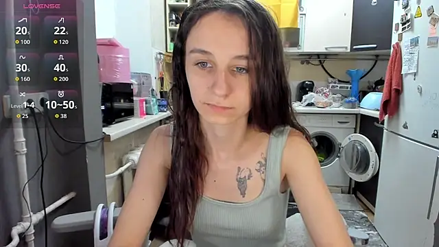 Snapshot of _Nika_Kik chatting on 06/19/26, 04:44 Nika Kik online show from 06/19/26, 04:44