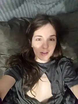 oxitocindi online show from 10/18/25, 12:13