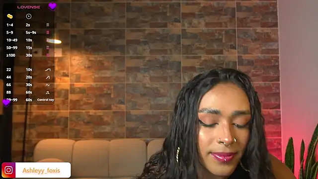 Snapshot of Ashleey_Fox chatting on 12/17/25, 02:06 Ashleey Fox online show from 12/17/25, 02:06