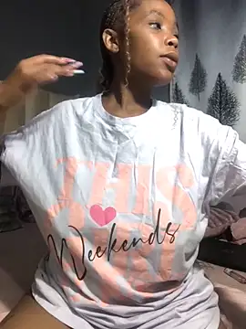 Nicole Liam  online show from 11/05/25, 08:09