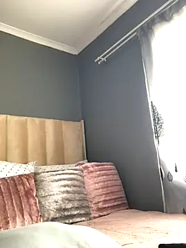 Nicole Liam  online show from 11/08/25, 08:47