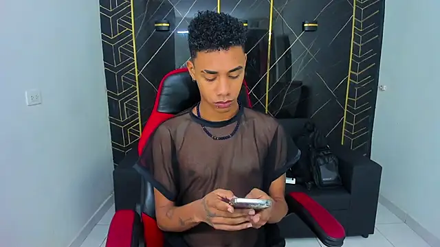 Snapshot of Hottwinkguys chatting on 02/02/25, 11:00 Hottwinkguys online show from 02/02/25, 11:00