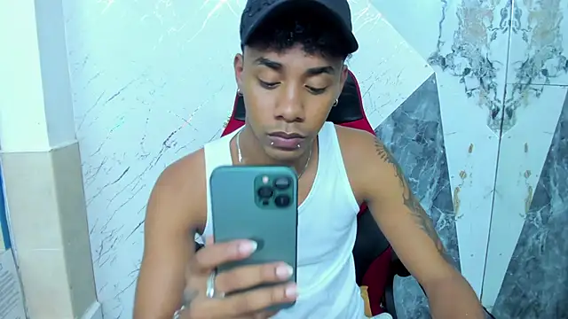 Snapshot of Hottwinkguys chatting on 11/13/25, 10:41 Hottwinkguys online show from 11/13/25, 10:41