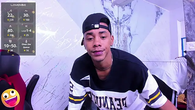 Snapshot of Hottwinkguys chatting on 11/15/25, 05:05 Hottwinkguys online show from 11/15/25, 05:05