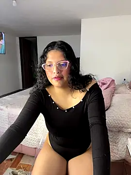 Snapshot of tati__22 chatting on 11/07/25, 05:02 tati 22 online show from 11/07/25, 05:02