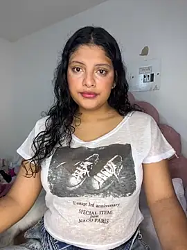 Snapshot of tati__22 chatting on 11/24/25, 04:40 tati 22 online show from 11/24/25, 04:40