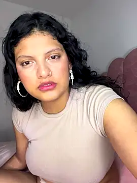 Snapshot of tati__22 chatting on 11/26/25, 04:52 tati 22 online show from 11/26/25, 04:52