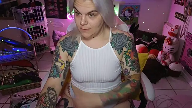 Snapshot of CherryBombBomb chatting on 12/02/24, 05:37 CherryBombBomb online show from 12/02/24, 05:37