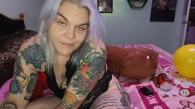 Snapshot of CherryBombBomb chatting on 12/07/24, 09:39 CherryBombBomb online show from 12/07/24, 09:39