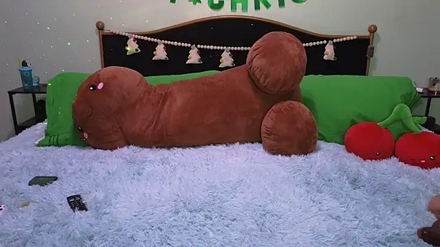 Snapshot of CherryBombBomb chatting on 12/14/24, 10:24 CherryBombBomb online show from 12/14/24, 10:24